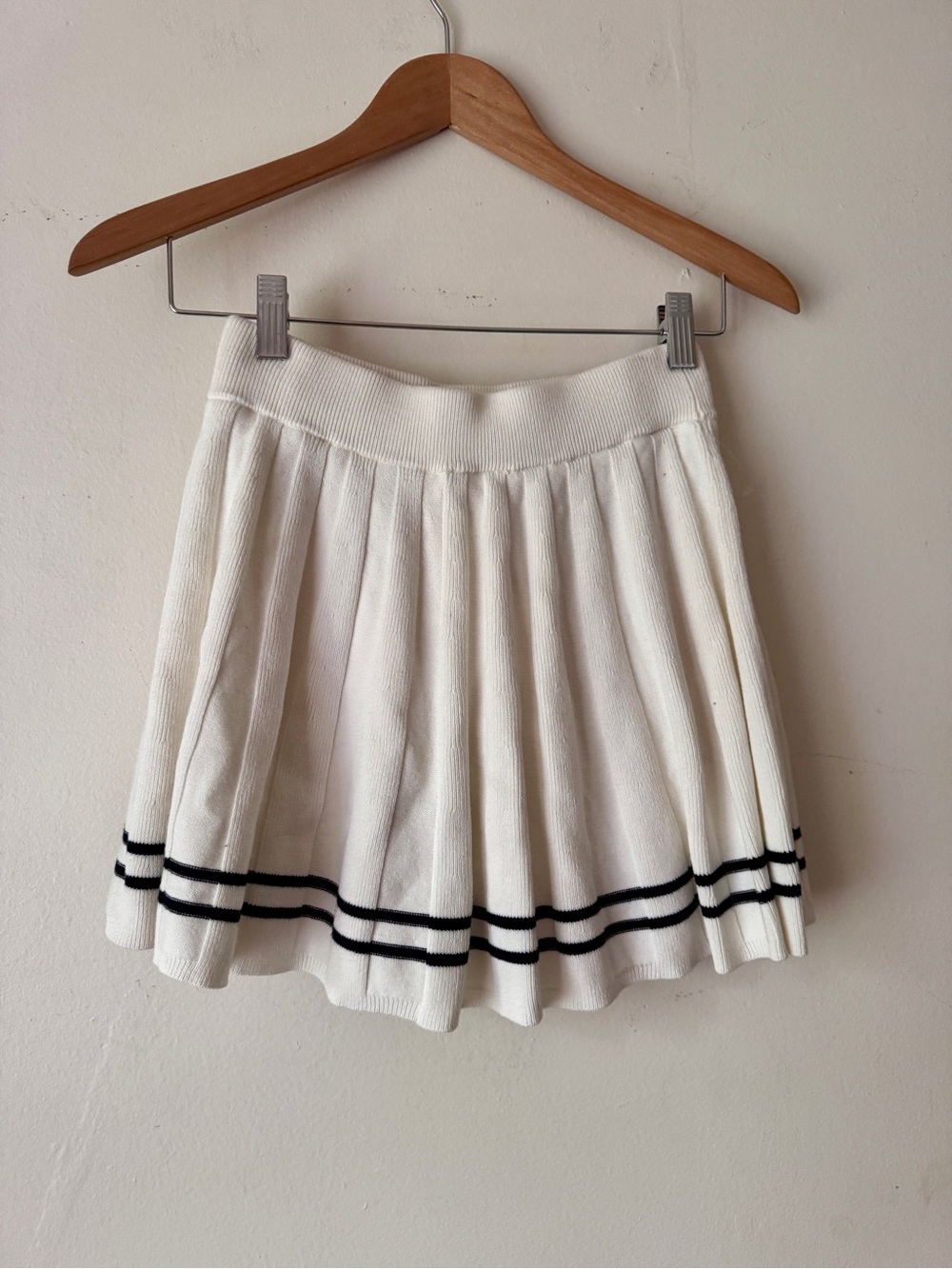 Sincerely Jules White Pleated Knit Skirt with Navy Blue Stripe Detail - Size XS